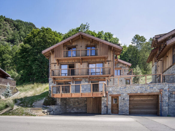 5-bedroom Ski Chalet In Saint-martin-de-belleville, France (234 M²)