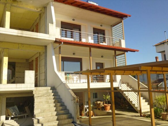 3-bedroom Maisonette In Paralia, Greece (210 M²)