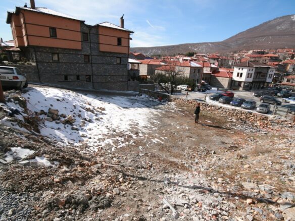 Land Plot Of 313 M² Available In Pella Region