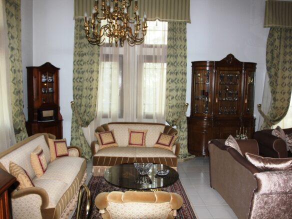 6-bedroom Villa In Lagkadas, Greece (480 M²)