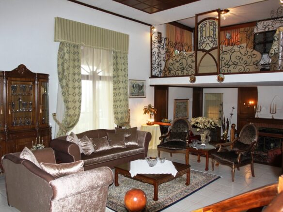 6-bedroom Villa In Lagkadas, Greece (480 M²)