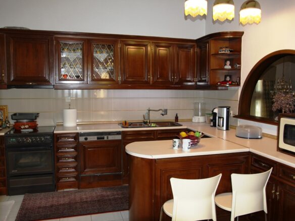 6-bedroom Villa In Lagkadas, Greece (480 M²)