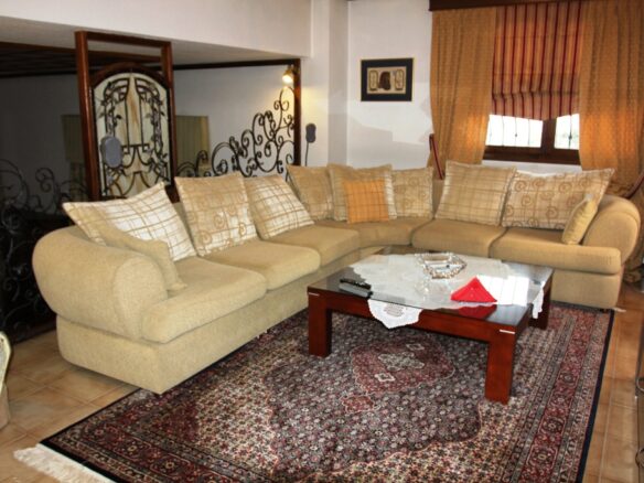 6-bedroom Villa In Lagkadas, Greece (480 M²)