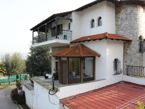 6-bedroom Villa In Lagkadas, Greece (480 M²)