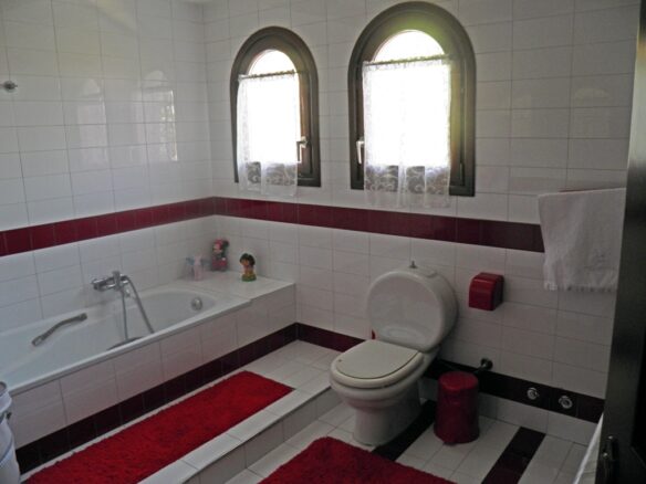 6-bedroom Villa In Lagkadas, Greece (480 M²)