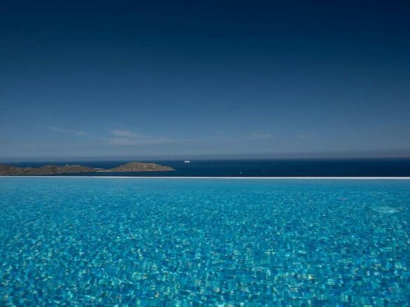 4-bedroom Villa In Elounda, Greece (250 M²)
