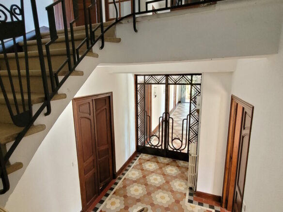 6-bedroom Detached House In Roujan, France (370 M²)