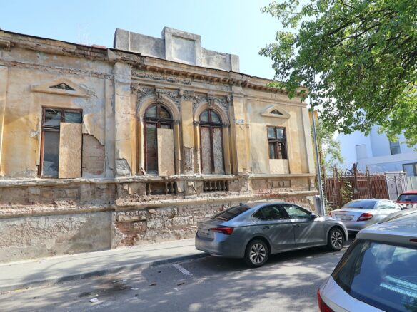Restoration Opportunity For Historic House On Regina Maria Boulevard