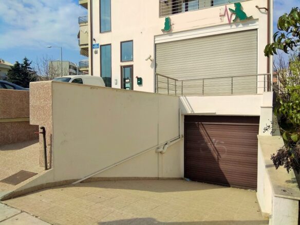 Building In Kalamaria, Greece (455 M²)