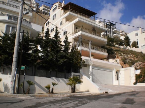 3-bedroom Maisonette In Voula, Greece (225 M²)