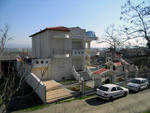 Villa With Pool In Thessaloniki Suburbs
