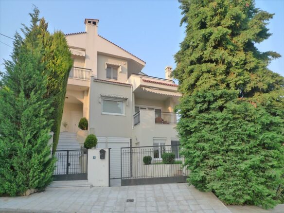Detached House In Thessaloniki Suburbs With Garden Space