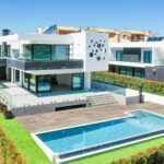 Why Algarve Attracts 45% More US Buyers in 2025