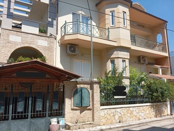 Detached House In Peloponnese With 350 Square Meters Of Space