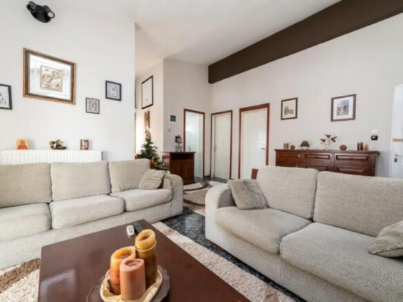Building With 266 M² In Kavala Suburbs Available Now