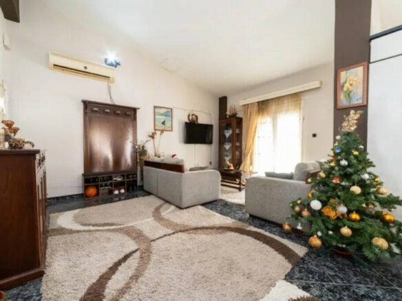 Building With 266 M² In Kavala Suburbs Available Now