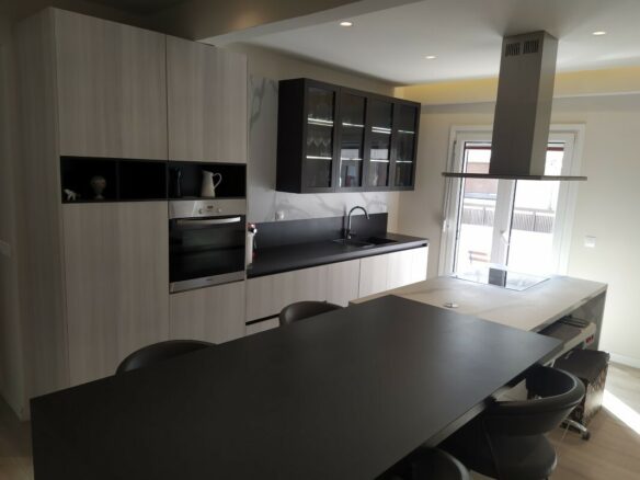 Flat With 3 Bedrooms And 2 Bathrooms In Thessaloniki