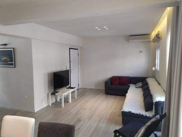 Flat With 3 Bedrooms And 2 Bathrooms In Thessaloniki