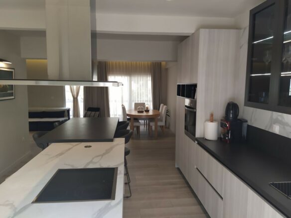 Flat With 3 Bedrooms And 2 Bathrooms In Thessaloniki