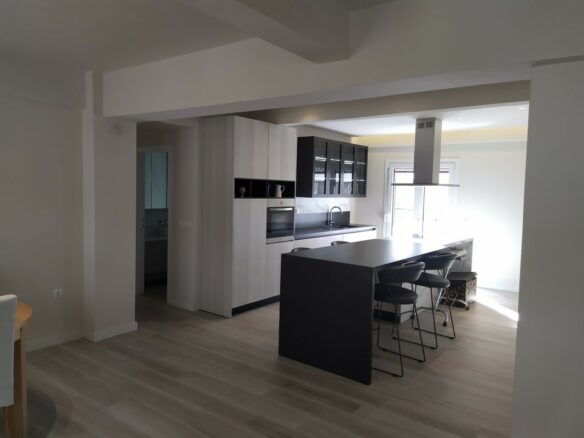 Flat With 3 Bedrooms And 2 Bathrooms In Thessaloniki