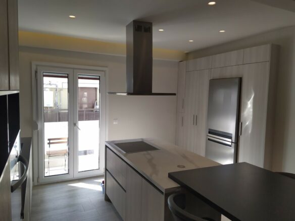Flat With 3 Bedrooms And 2 Bathrooms In Thessaloniki