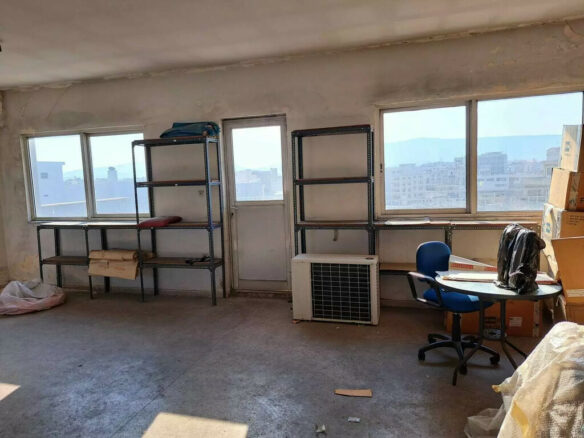 Building In Piraeus Port / Center, Greece (686 M²)
