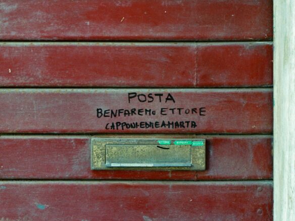 Red metal door with "posta" written