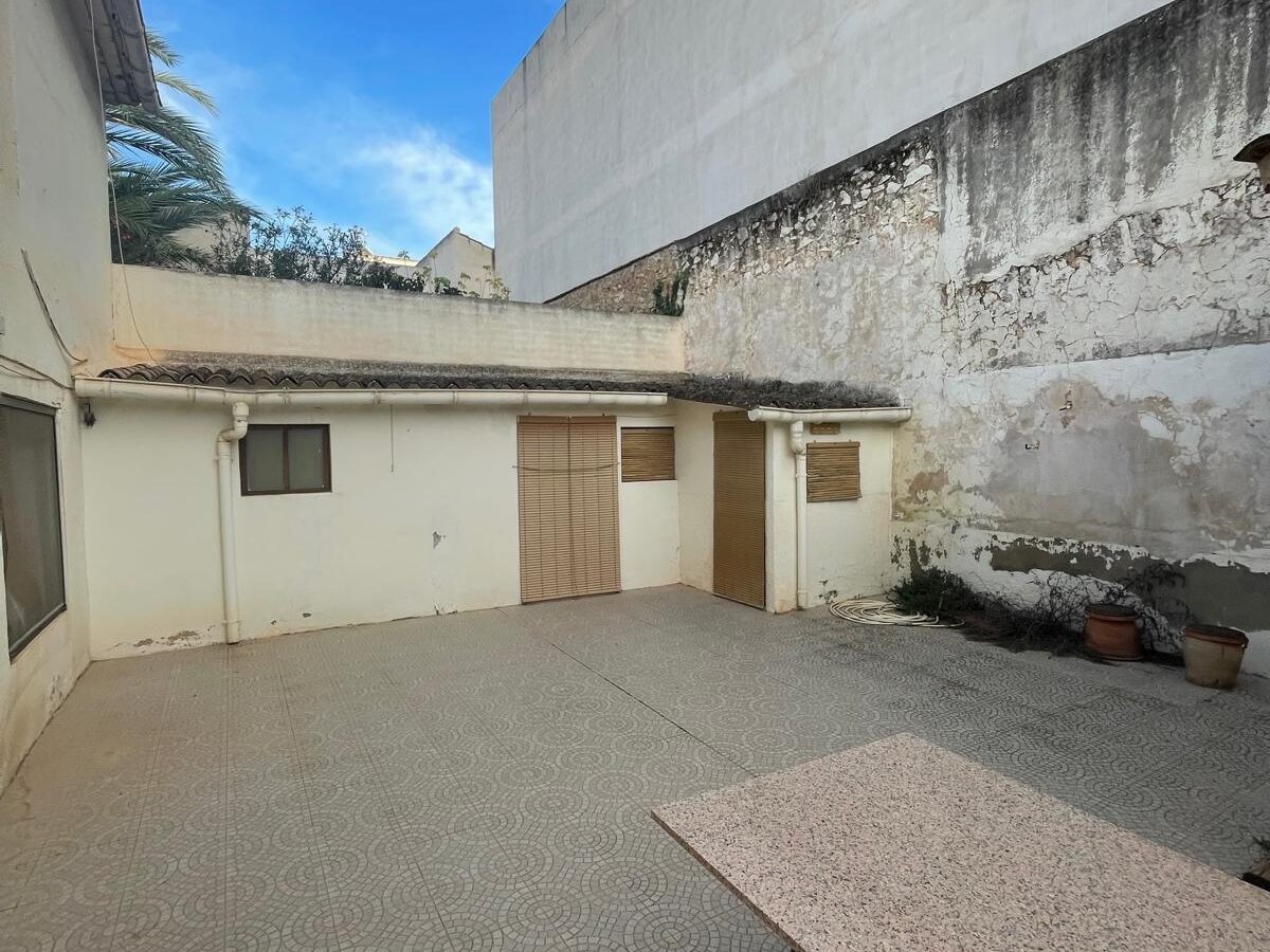 4-bedroom Townhouse In Pinoso, Spain (235 M²)