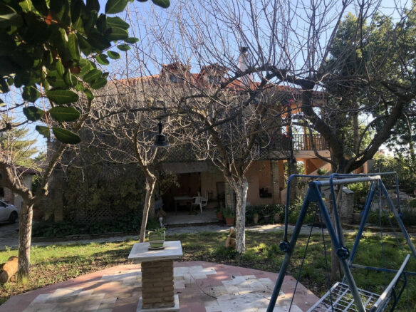 3-bedroom Detached House In Avlida, Greece (411 M²)