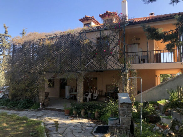 3-bedroom Detached House In Avlida, Greece (411 M²)