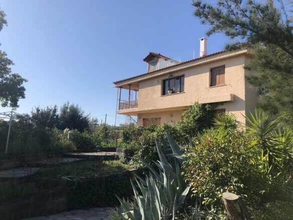 3-bedroom Detached House In Avlida, Greece (411 M²)