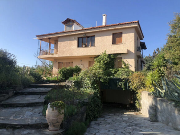 3-bedroom Detached House In Avlida, Greece (411 M²)