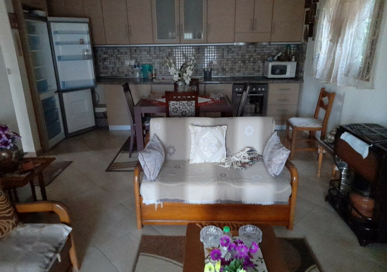 6-bedroom Building In Epanomi, Greece (270 M²)