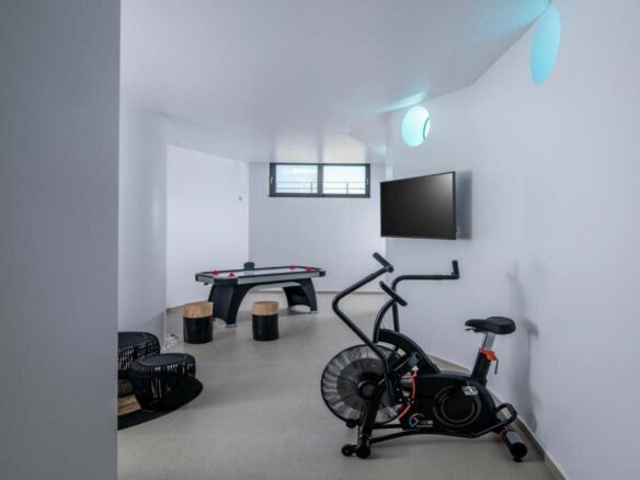 Business In Greece (756 M²)