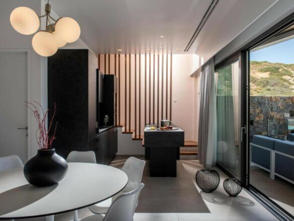 Business In Greece (756 M²)