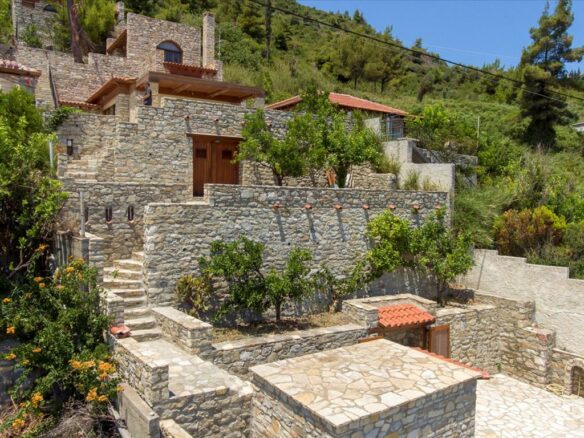 1-bedroom Detached House In Kimi, Greece (204 M²)