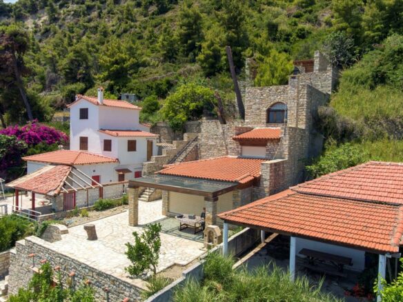 1-bedroom Detached House In Kimi, Greece (204 M²)