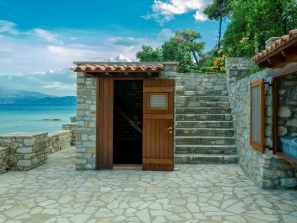 1-bedroom Detached House In Kimi, Greece (204 M²)