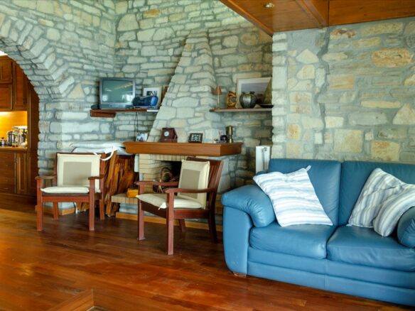 1-bedroom Detached House In Kimi, Greece (204 M²)