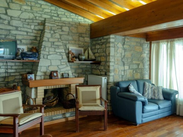 1-bedroom Detached House In Kimi, Greece (204 M²)