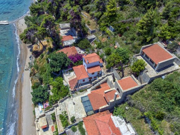 1-bedroom Detached House In Kimi, Greece (204 M²)
