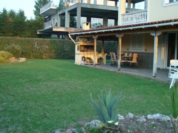 7-bedroom Detached House In Com. Skalas Oropou, Greece (299 M²)