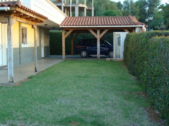 7-bedroom Detached House In Com. Skalas Oropou, Greece (299 M²)