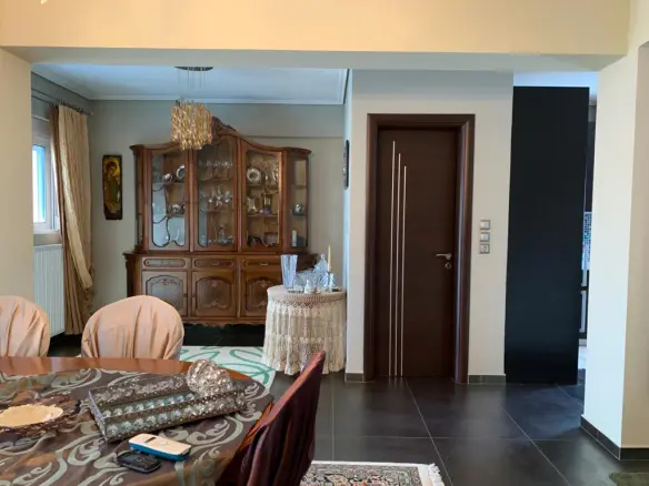Building In Dafni, Greece (680 M²)