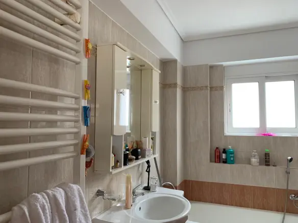 Building In Dafni, Greece (680 M²)