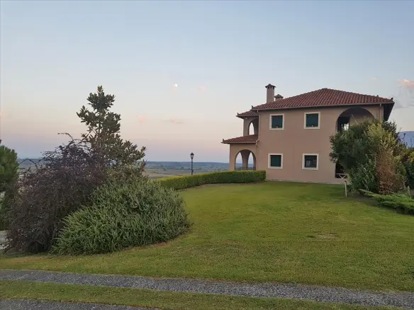 5-bedroom Villa In Dion, Greece (335 M²)