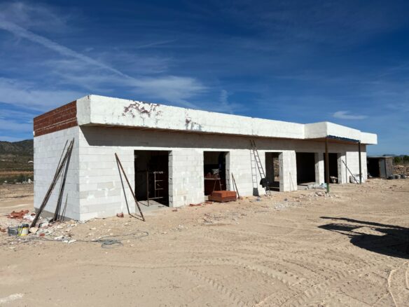 3-bedroom Detached Villa In Pinoso, Spain (165 M²)