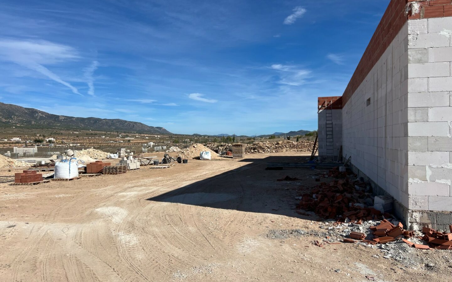 3-bedroom Detached Villa In Pinoso, Spain (165 M²)
