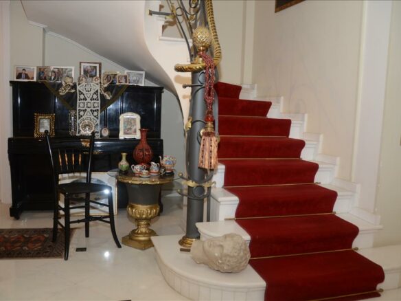 9-bedroom Detached House In Loutraki-perachora, Greece (470 M²)