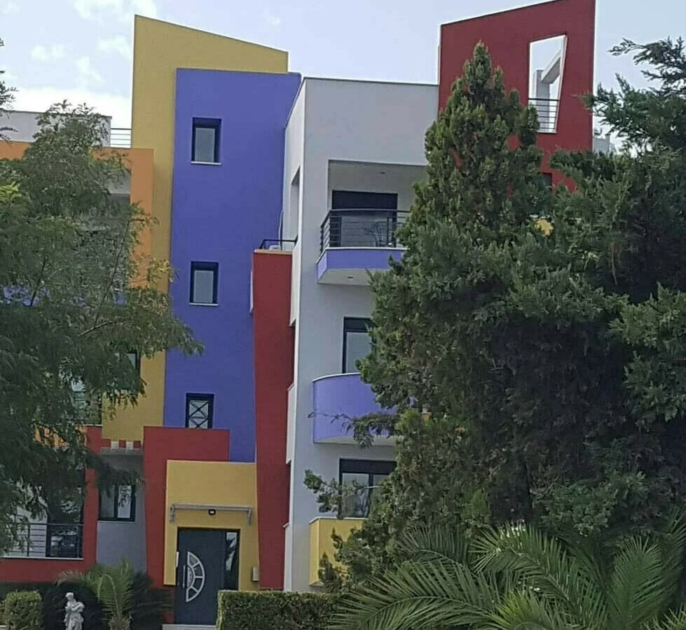Flat With 3 Bedrooms In Attica Near Local Amenities